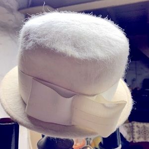 Vintage hat-white
